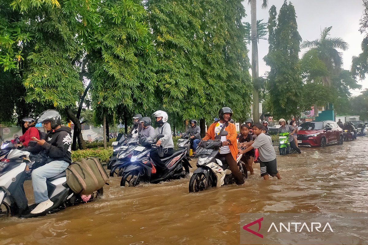 West Jakarta implements special flood mitigation for 36 flood-prone sub-districts