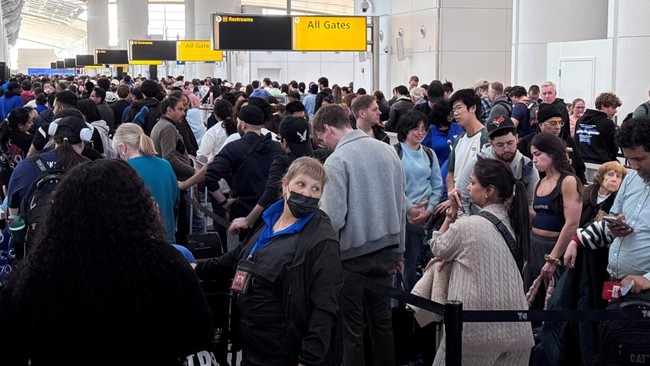 US Airports in Chaos Due to Unpaid Staff, Trump Steps In