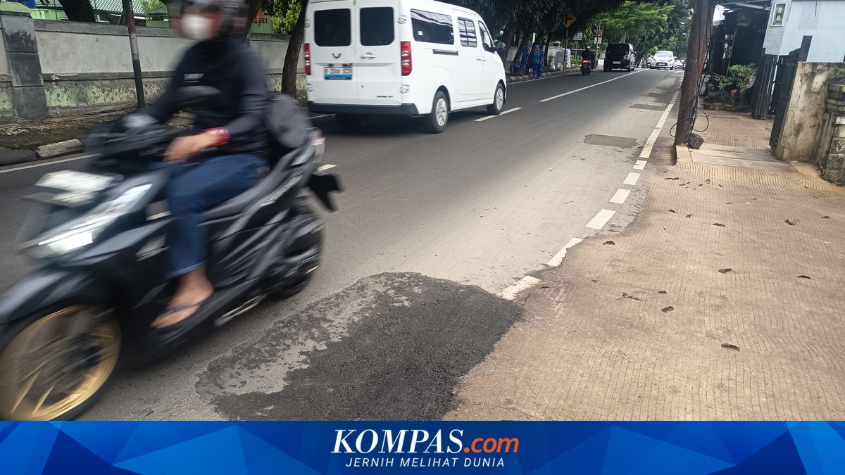 Frequent Accidents in Condet Due to Potholes, Residents: They Wait for It to Go Viral Before Patching