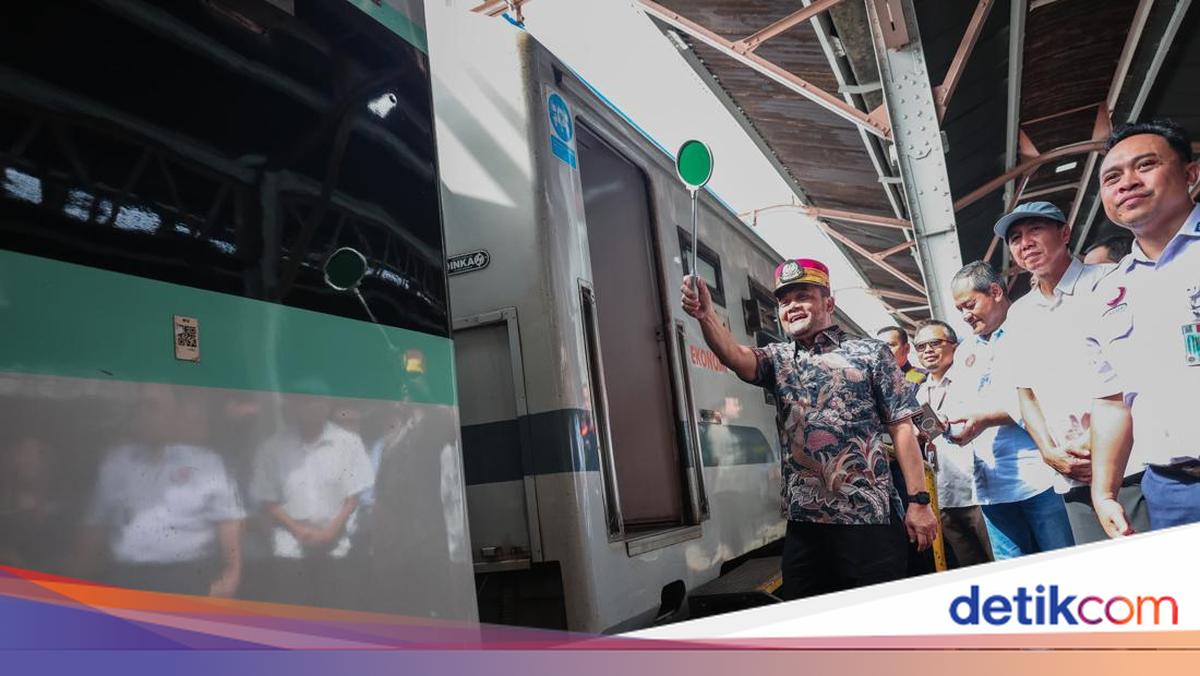 Central Java Governor Sends Off Participants of Free Return to Hometown Programme