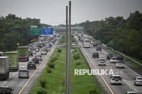Addressing Return Traffic Density, One-Way System Implemented on Trans-Java Toll Road Towards Jakarta