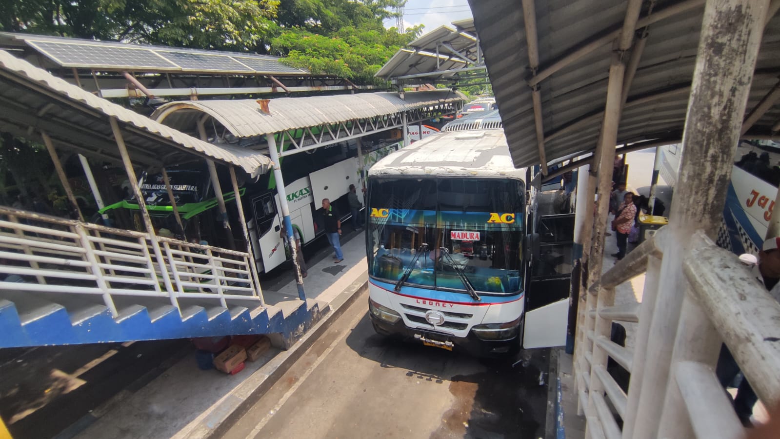 Passenger Movement at Purabaya Terminal Monitored as Steady Until Friday 27 March 2026 Afternoon