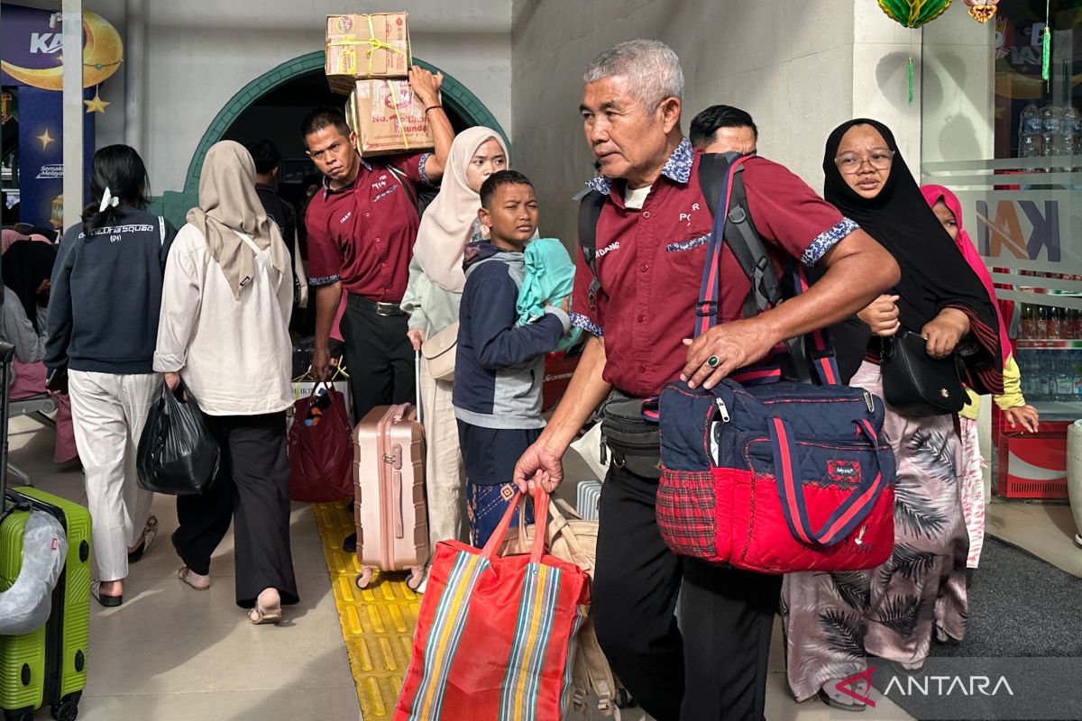 KAI Records 18,745 Passengers Arriving on H+6 of Eid at Pasar Senen Station