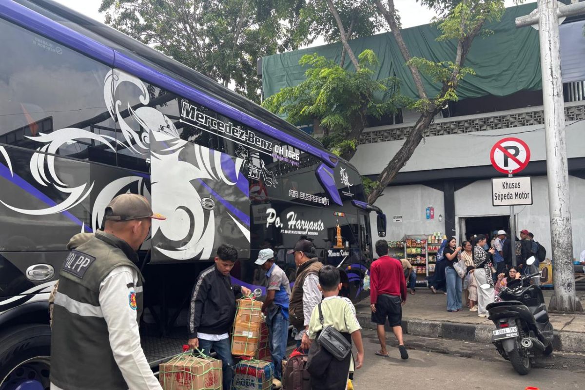 Peak Arrival at Tanjung Priok Bus Terminal Predicted for Sunday
