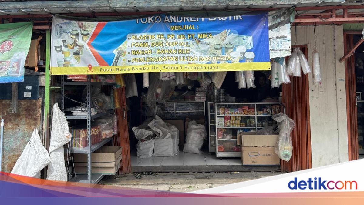 Plastic Prices Rise, Bekasi Traders Opt for Thin Margins to Stay Competitive