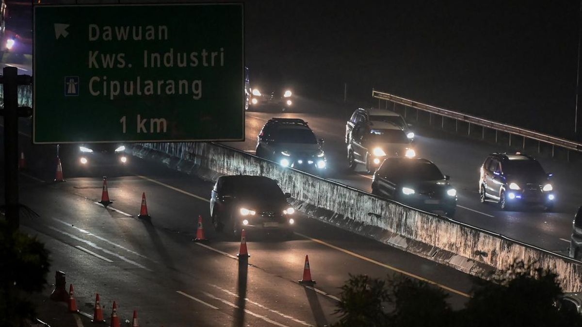 To Ease Return Traffic Congestion, Contraflow on Japek Toll Road Expanded to 2 Lanes