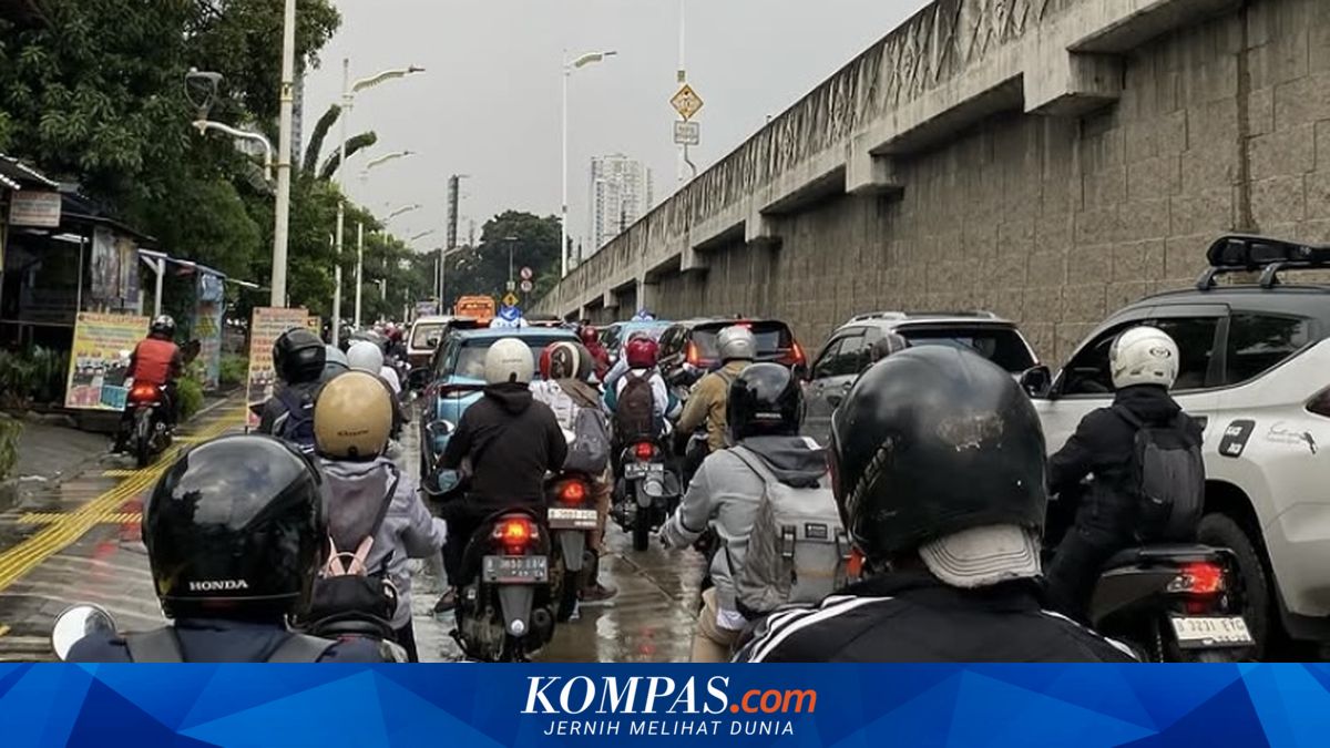 Jakarta's Traffic Congestion Returns After Eid, Residents Race Against Time on the Roads Again