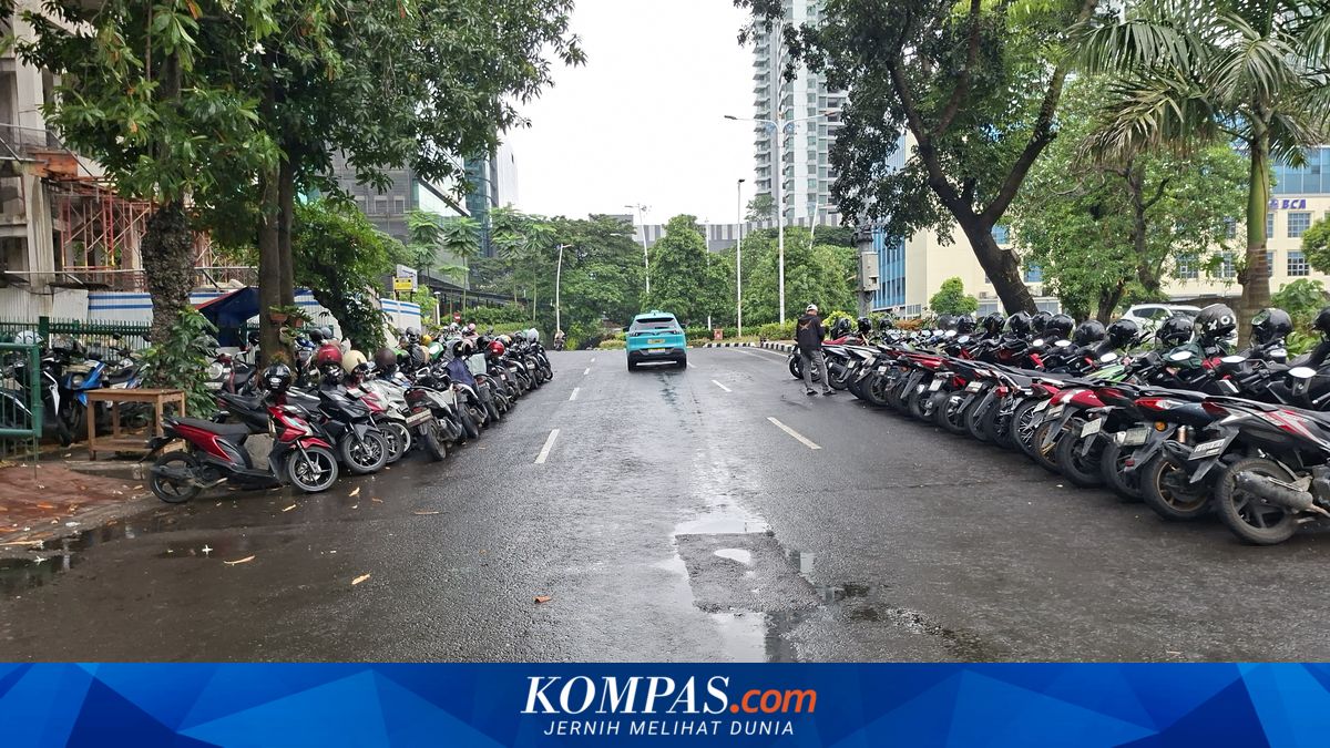 West Jakarta Transport Agency Cracks Down on Illegal Parking Attendants Charging Up to Rp 20,000 in Kembangan