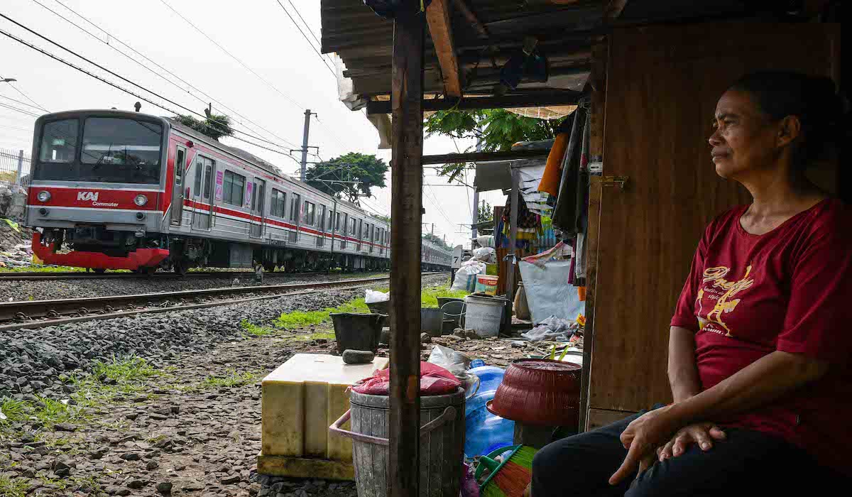 Housing Along Railway Tracks Remains a Major Challenge for Jakarta