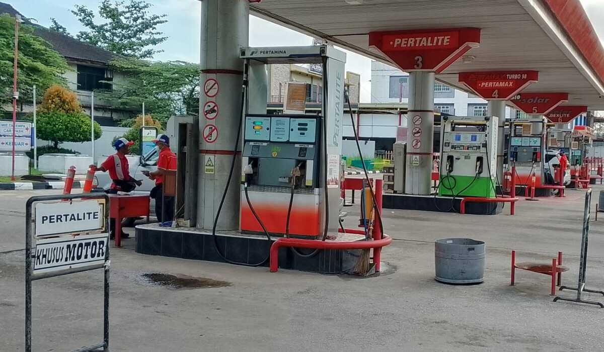 Batam Fuel Stocks Secure, Residents Urged to Stay Calm Despite Some Empty Petrol Stations