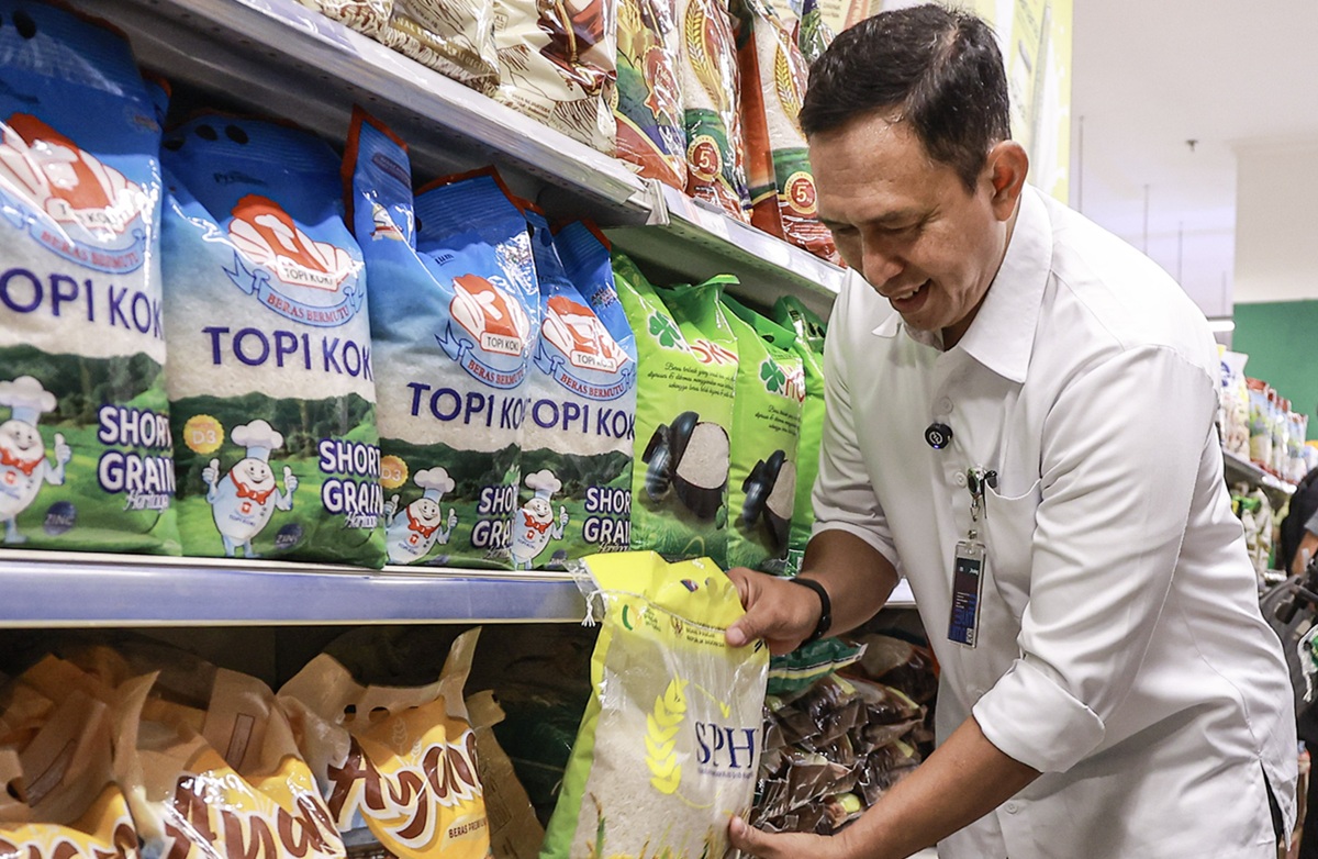 Bulog Rejects Rumours That Its CEO Serves as Head of TNI Strategic Intelligence Agency