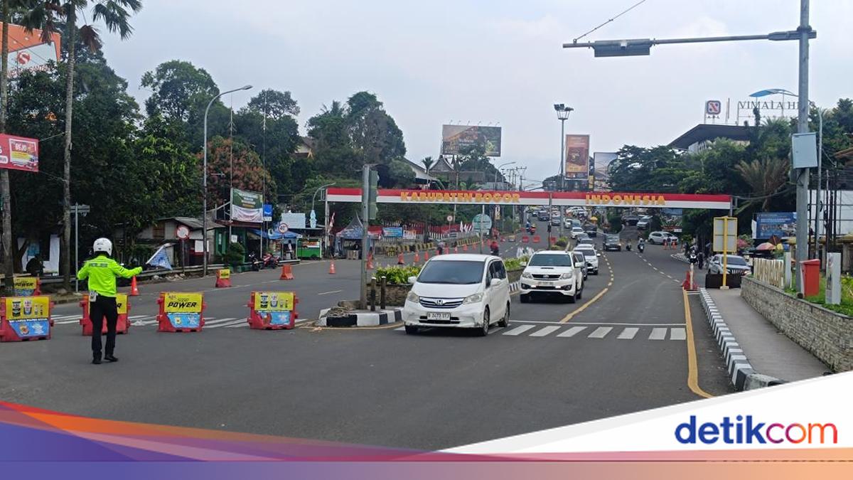 One-Way System Towards Jakarta Implemented, Vehicles Heading to Puncak Bogor Halted