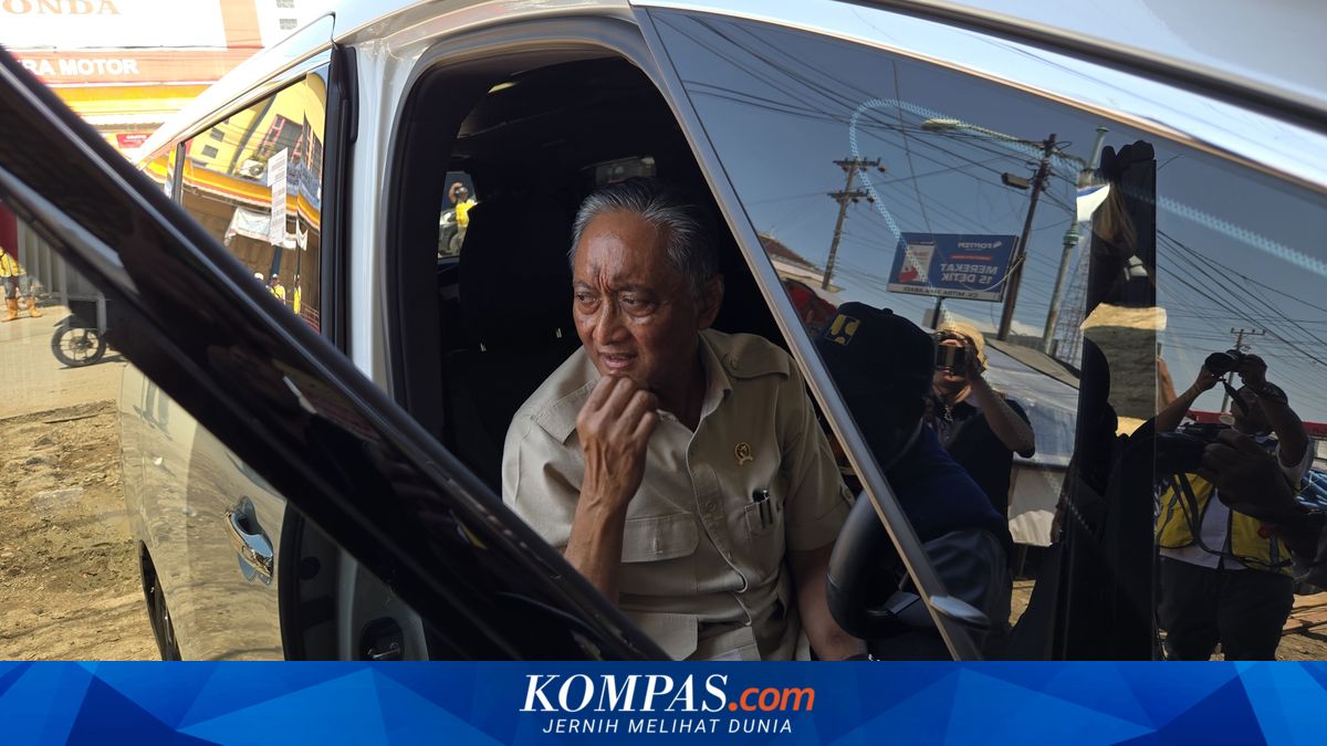 Driving Himself from Kalikangkung to Brebes, Public Works Minister Praises Smooth Trans-Java Toll Road