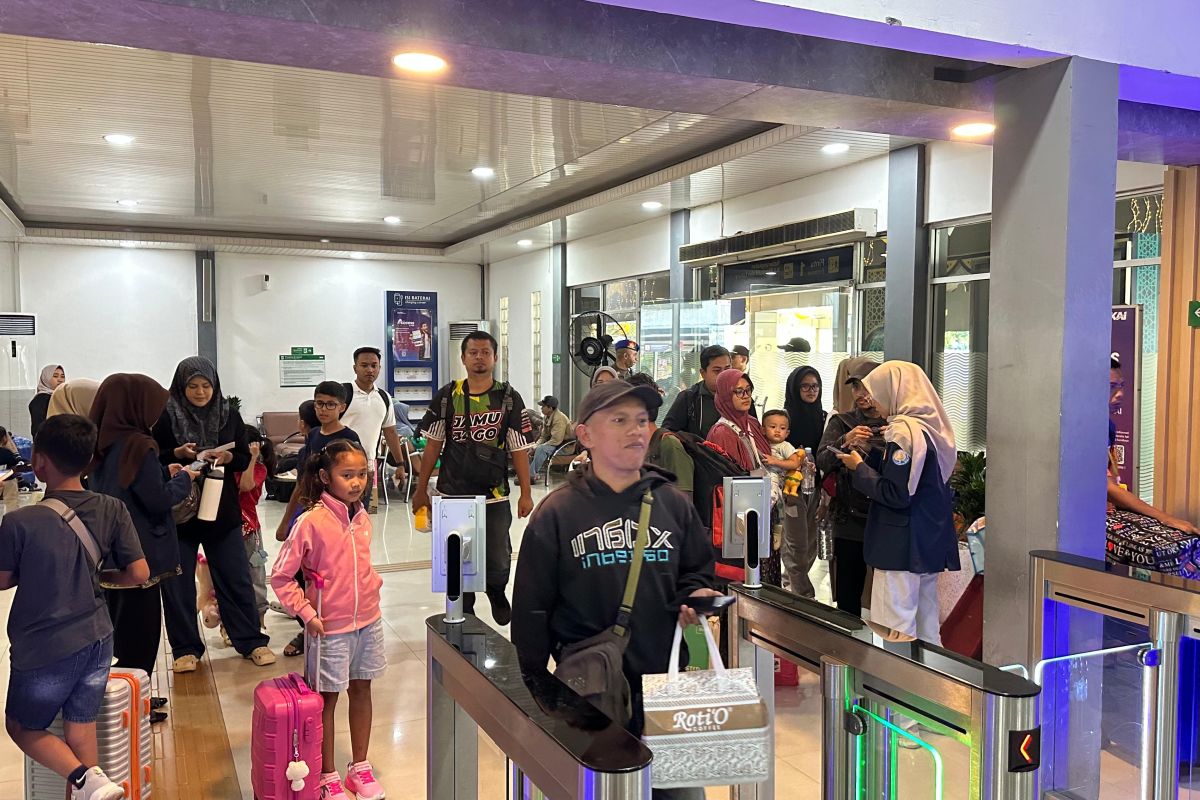 KAI Surabaya Records 87 Percent Ticket Sales from Capacity