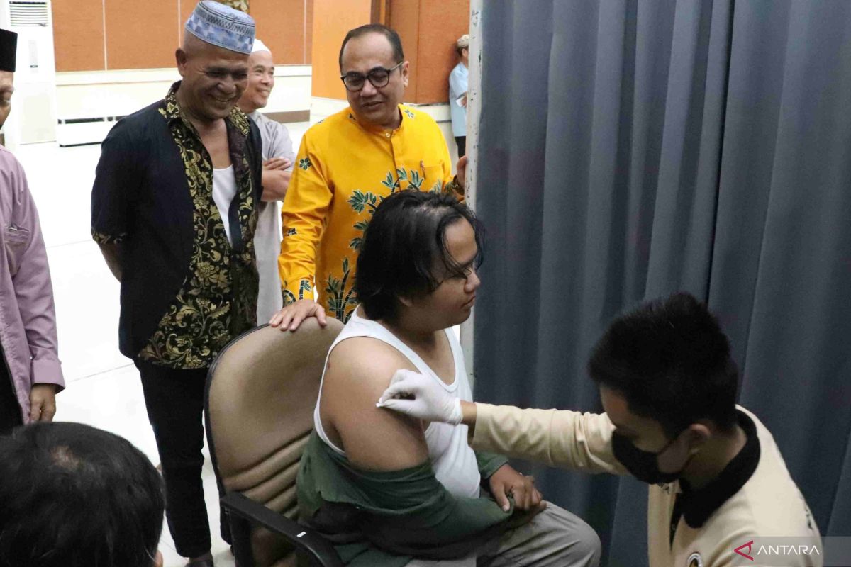 3,300 Hajj pilgrims from Bekasi undergo phased vaccination