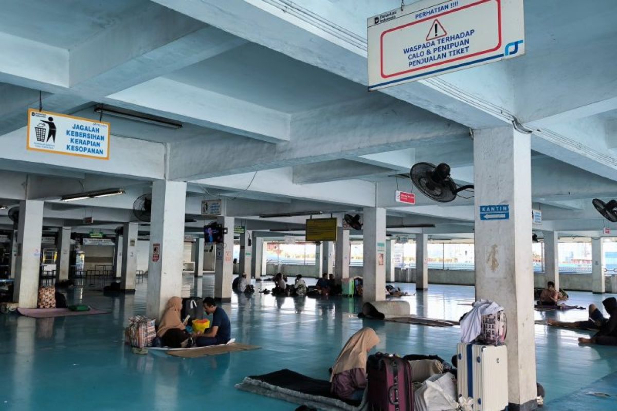 Story of a Makassar mudik traveller stranded in Priok due to ship technical issues