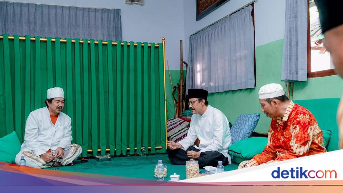 Social Minister Visits Pesantren Wali Songo, Discusses People's School