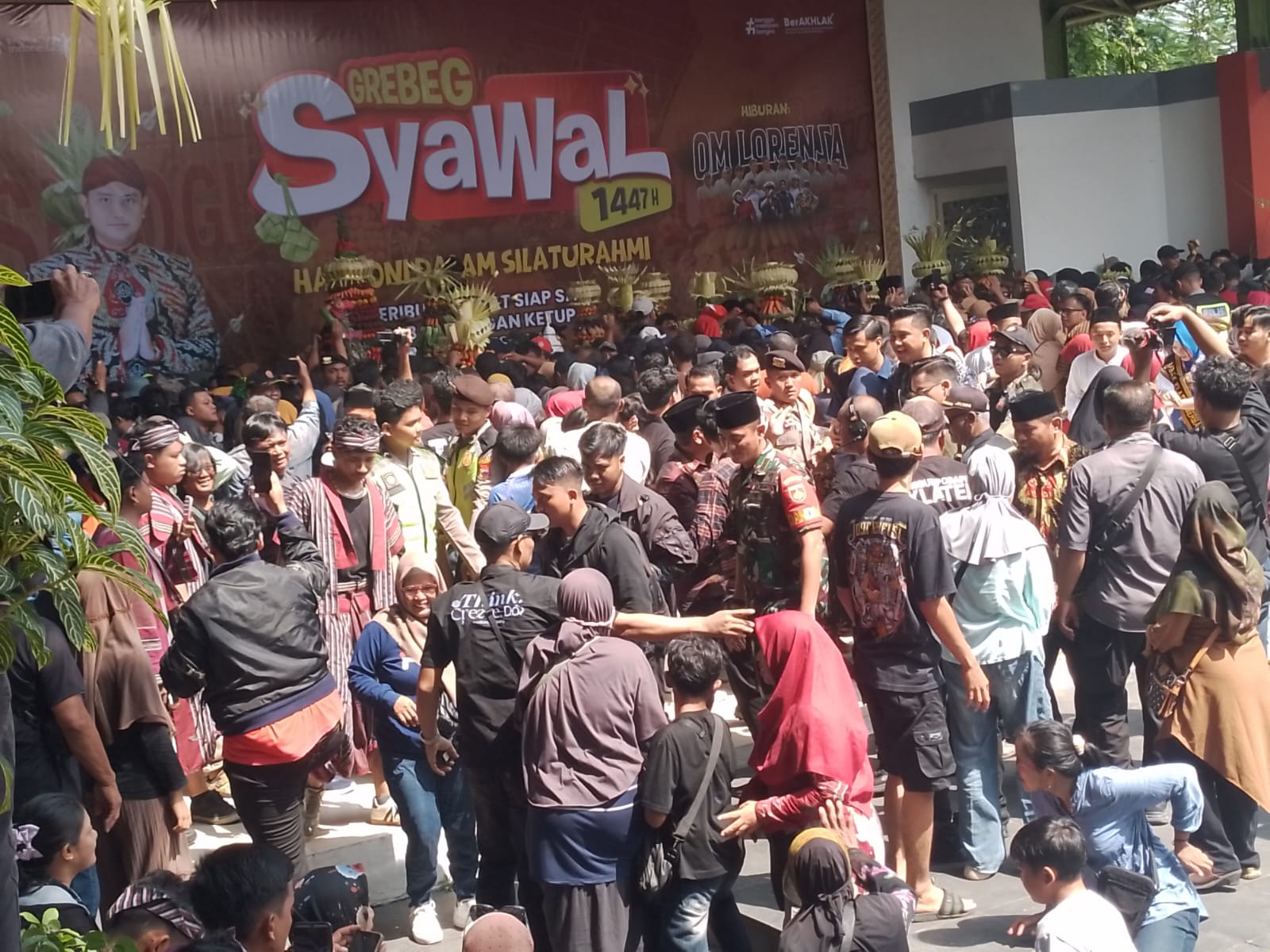 Thousands of Visitors Liven Up the Syawal 1447 H Ketupat Gerebeg at Bukit Sidogura, Klaten