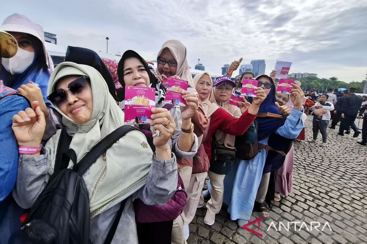 Residents say free coupons from People's Bazaar help meet post-Eid needs