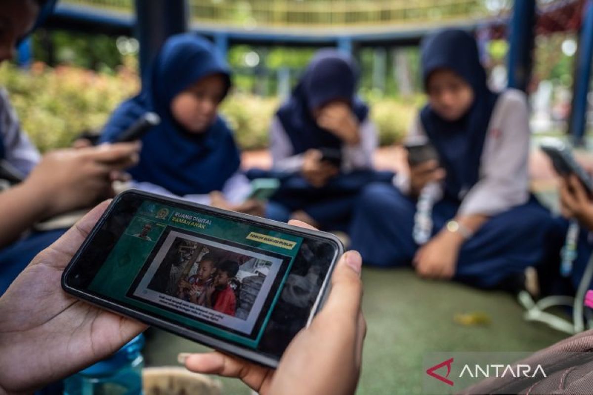 Parents respond positively to child social media restrictions under PP Tunas