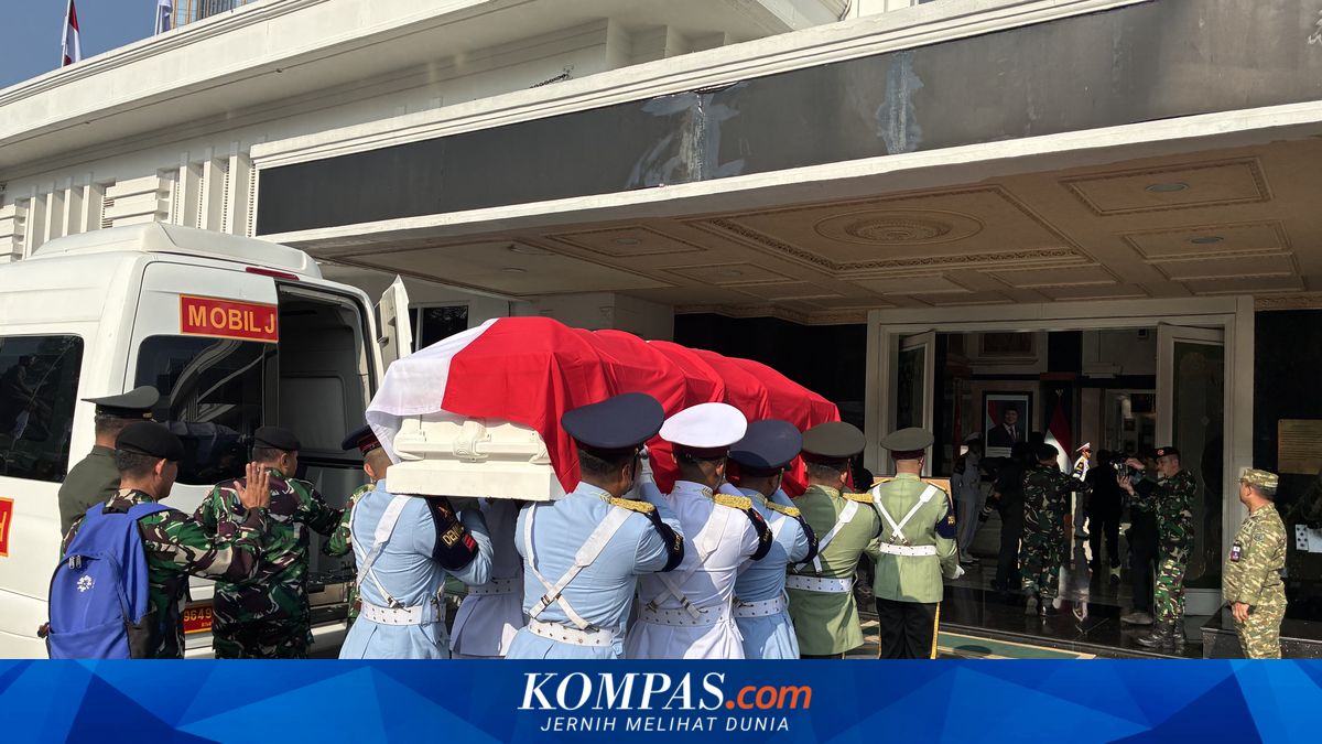 Body of Former Defence Minister Juwono Sudarsono Lies in State at Ministry of Defence Office