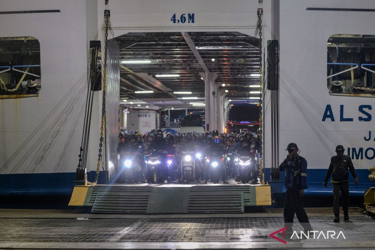 Second Wave of Lebaran Holiday Return Flow at Merak Port