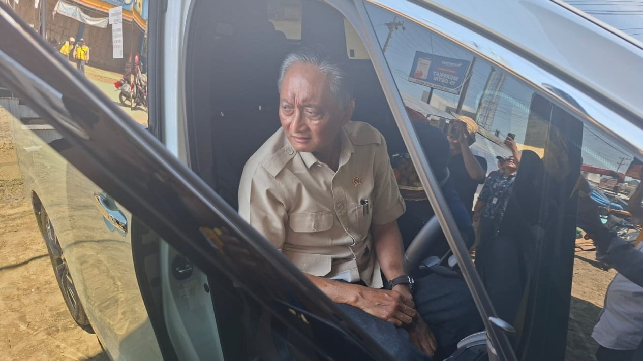 Moment When Minister of Public Works Drives Himself on Trans-Java Toll Road: Good and Smooth