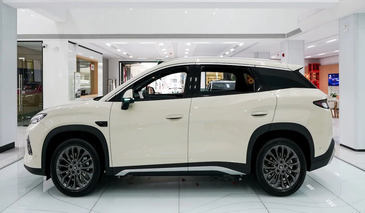 Future-Feel Electric SUV: BYD Song Ultra EV Features Super-Fast Charging