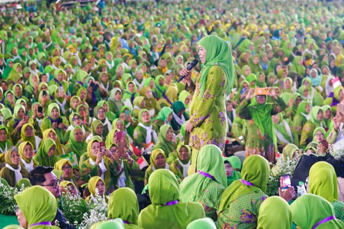 Khofifah urges NU Muslimat women to strengthen independence amid global crisis
