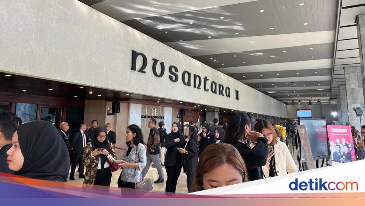 DPR Secretariat Halts Echelon 1 Meeting Snacks for Efficiency, Limits Lifts to 70%