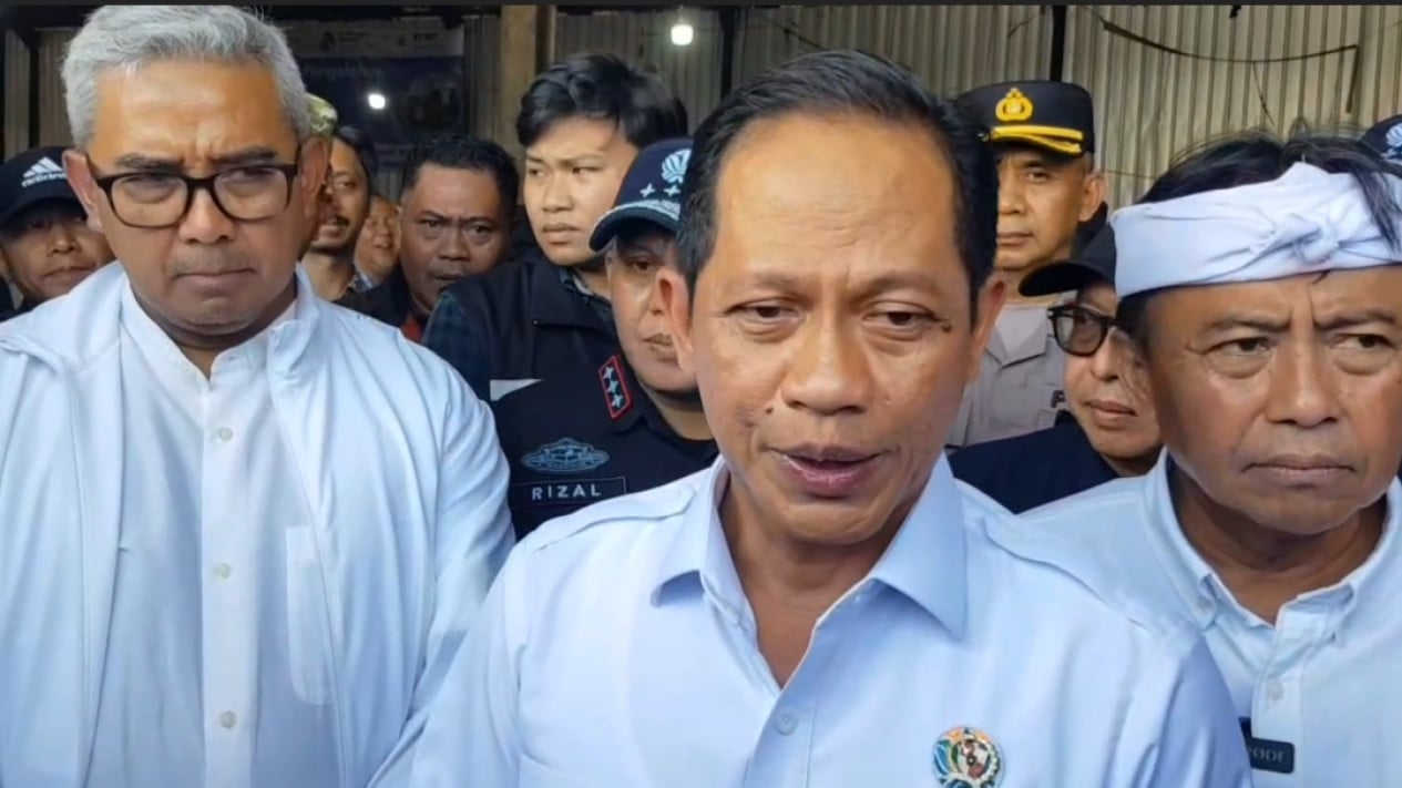 Environment Minister Warns Regional Heads to Resolve Waste Issues