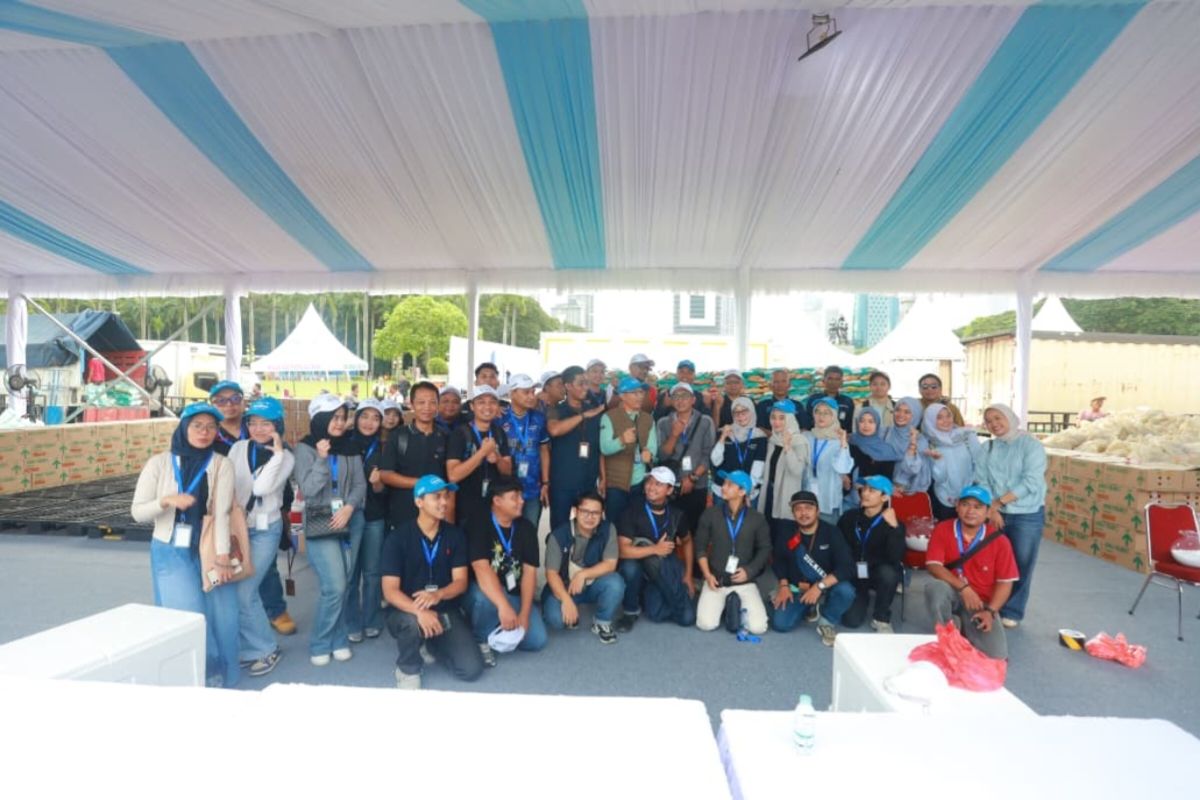 PT Berdikari Contributes to the Success of "From the Palace for the People" Event, Sharing Happiness with the Community
