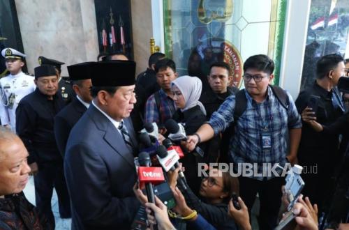SBY and JK Pay Condolences at Ministry of Defence, Sjafrie Leads Juwono's Funeral