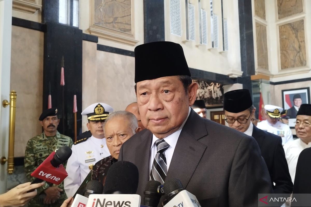 SBY honours Juwono Sudarsono's role in military-civilian unity