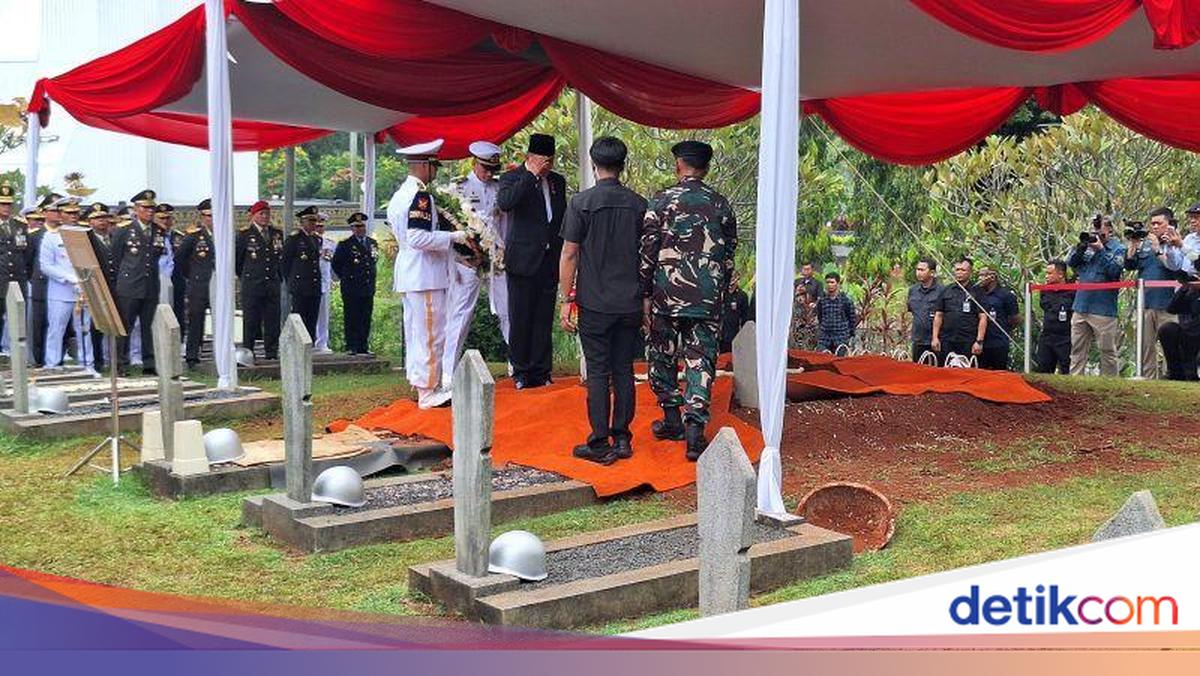 Defence Minister Sjafrie Leads Military Funeral Ceremony for Juwono Sudarsono at Kalibata Heroes Cemetery