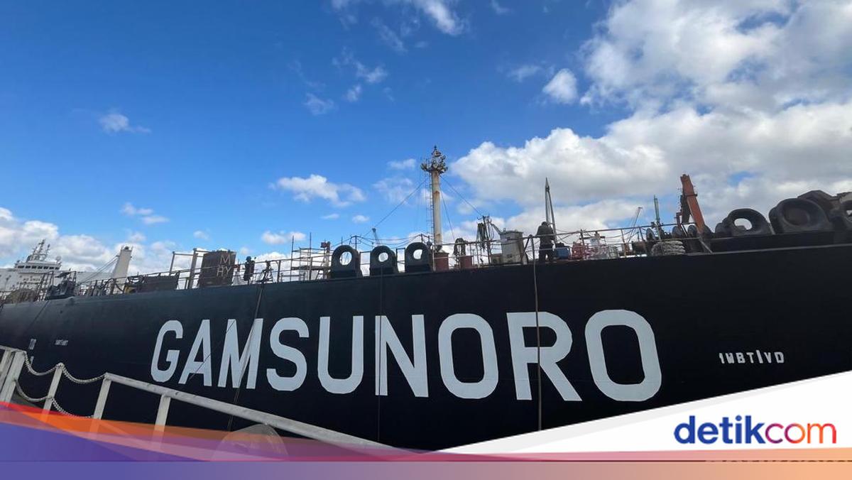 Pertamina Reveals Condition of Two Ships Trapped by Closure of Strait of Hormuz