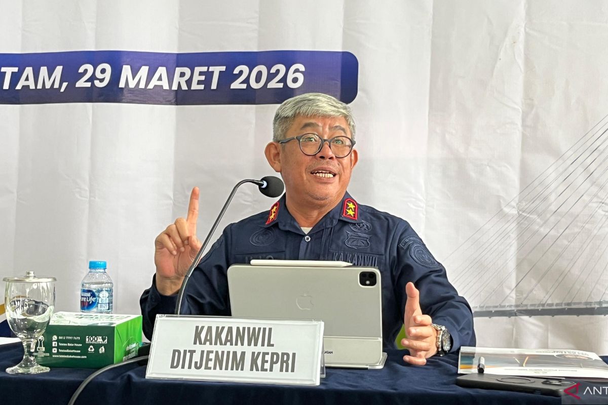 Batam immigration officer investigated for extortion against foreigners