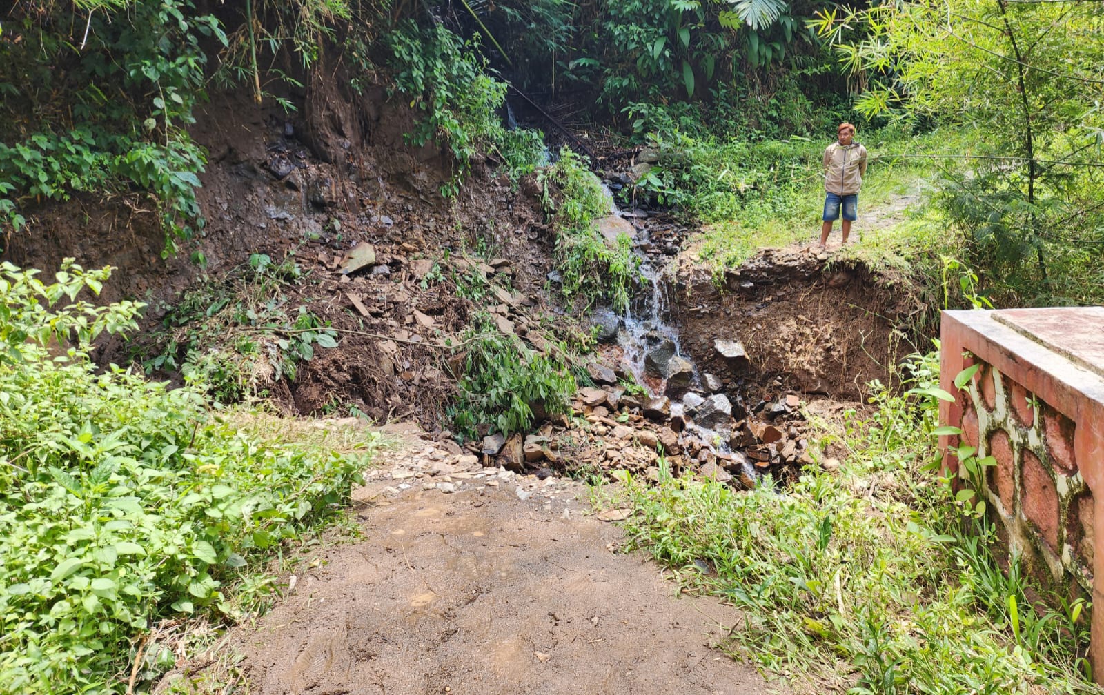 Heavy Rainfall Threatens Southern Cianjur Hamlet with Landslide