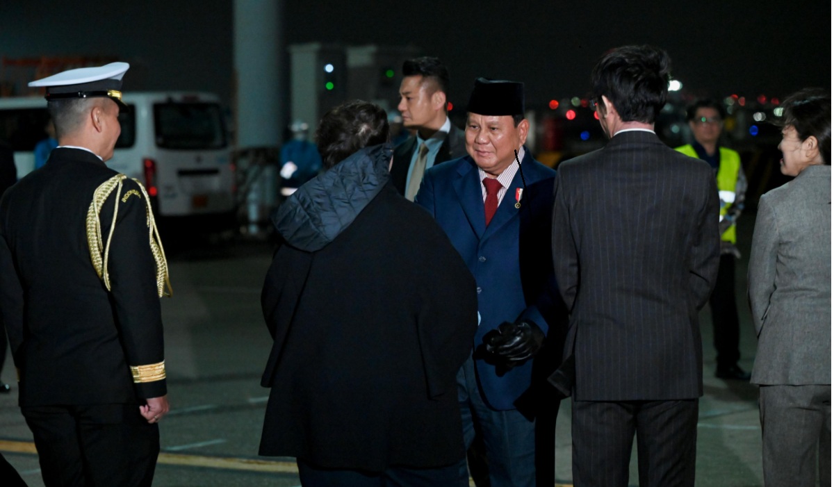 Prabowo Arrives in Tokyo, Begins First Official Visit to Japan