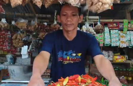 Staple Goods Prices Fall, Traditional Market Traders in Subang Lament Fewer Customers
