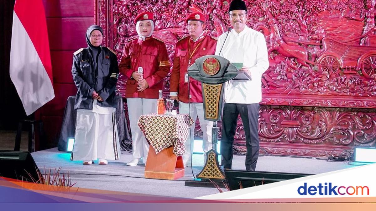 Social Minister Praises Trenggalek Regency for Updating DTSEN to People's Schools