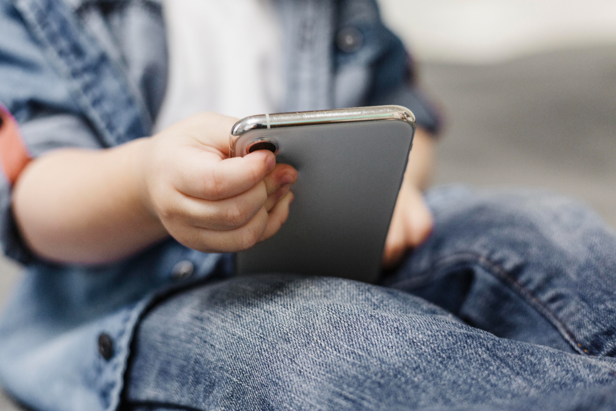 Children Restricted from Digital Access, Psychologist: Prepare Alternatives in the Real World