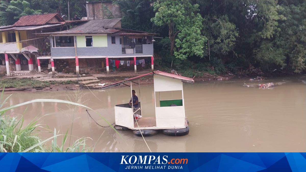 River Ferry on Cisadane River Remains a Choice for Residents Amid Transportation Modernisation