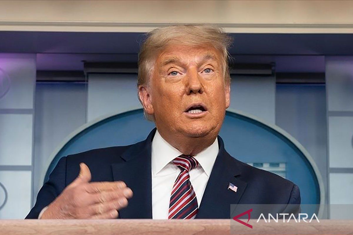 Trump Claims US Begins to Control Strait of Hormuz