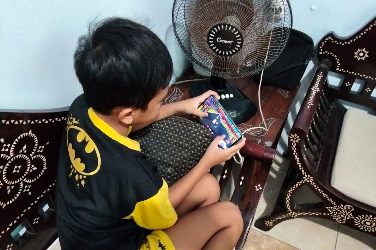 When Screens Replace Hugs