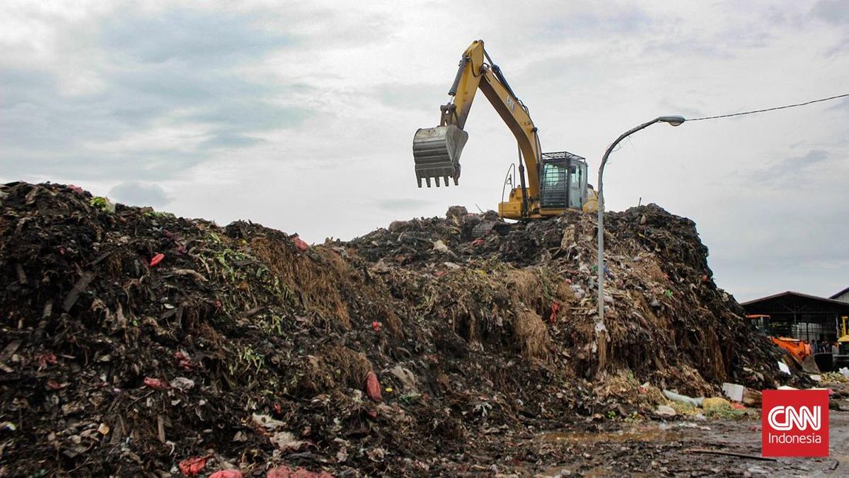 Mounting Rubbish Piles at Kramat Jati Market, Traders Complain of Foul Odour