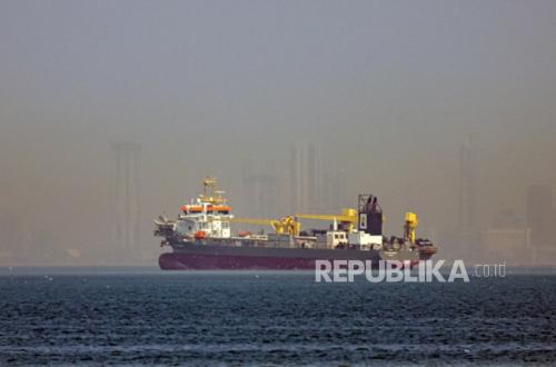 The Geopolitical Energy Paradox: Turning Pressure into Profit