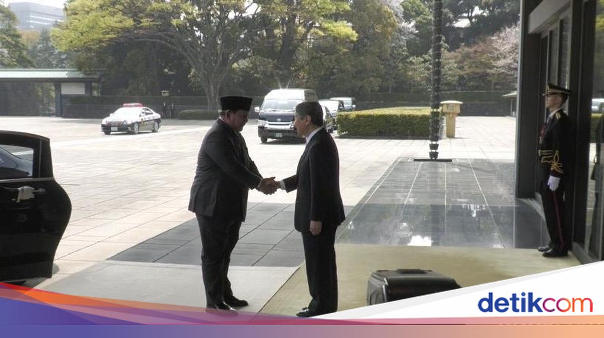Prabowo Arrives at Imperial Palace in Tokyo Welcomed by Japanese Emperor