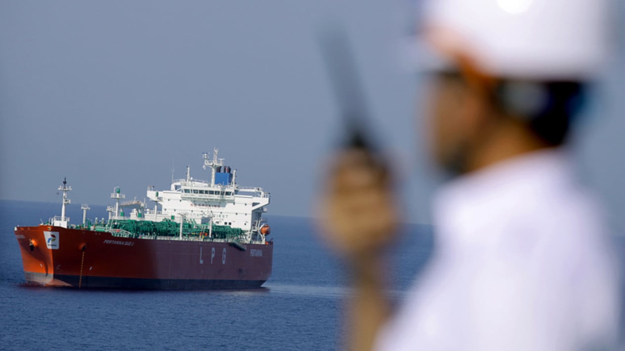 Two Pertamina Ships Receive Positive Signals Regarding Permission to Transit the Strait of Hormuz