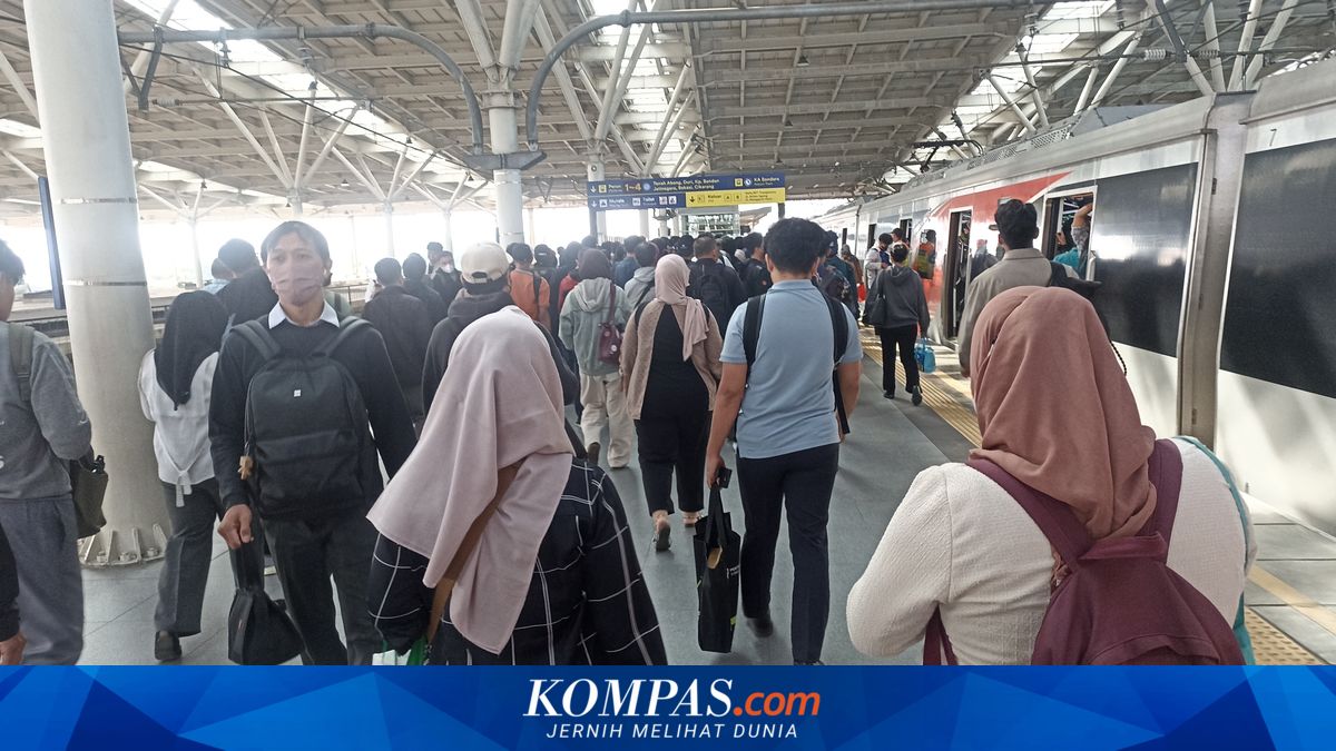 Not All "Side Hustles" Lead to Success; Some Quit Due to "Burnout"